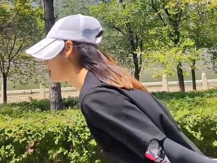穿着轮滑鞋游遍呼和浩特,在呼市有一条可以贯穿城市东西的路,银河南街,走吧一起感受一下#抖音搜索流量来了 #轮滑 #轮滑运动 #全抖音最火的轮滑 #呼和浩特@DOU+小助手