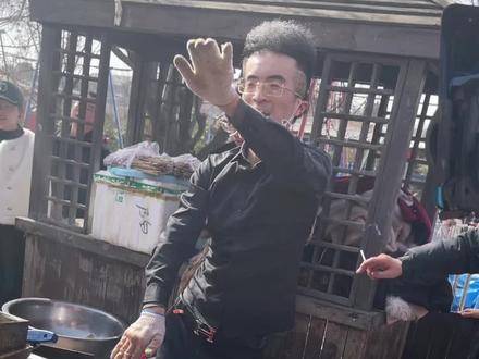 身为扶风人,第一次看到活的鱿鱼!看鱿鱼,烤鱿鱼,吃鱿鱼!哈哈哈