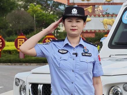 传承军旅精神,致敬最可爱的人! 移民管理警察前身为边防武警,2019年1月集体改制为人民警察,他们数年如一日扎根祖国边疆,军魂不改、执法为民、担当奉献,他们脚下踩的是国境线,身后护的是边疆的万家灯火,八一节,向祖国边防线上最可爱的人致敬!#八一建军节 #军魂不改卫国戍边 #有一种叫云南的生活