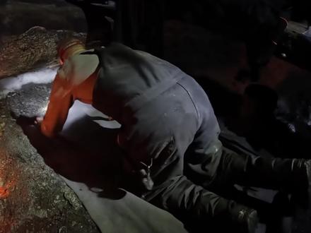 狠人汤姆零下28度无睡袋雪地过夜,死神见了都怕,极寒都挡不住他的疯狂#荒野求生#野外生存 #解压 #探险 #大雪