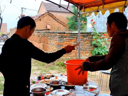 有好多粉丝朋友都好奇励志和峰是怎么折菜的,今天给大家全程拍摄。#我的乡村生活 #原创视频