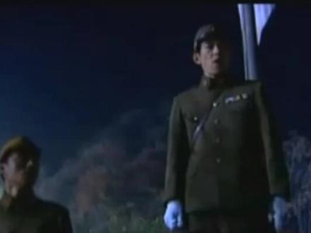 001(记忆的证明)演技炸裂的矢野浩二,旁边的翻译官是这部剧里唯一为中国人说话的人,后面出演雪豹里的竹下俊同样