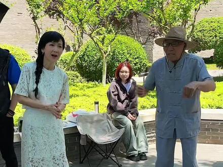 在西安的古城墙下,和大家一起高唱《千年等一回》,开心得不得了!#新白娘子传奇 #小青 #陈美琪 #千年等一回