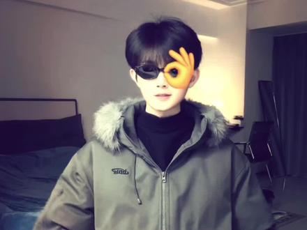 最近超🔥的《弥渡山歌》手势舞教程来啦,快让你姓黄的朋友给你跳#弥渡山歌 #过年第一支手势舞被弥渡山歌承包了 #手势舞教程 #弥渡山歌phonk #卡点舞