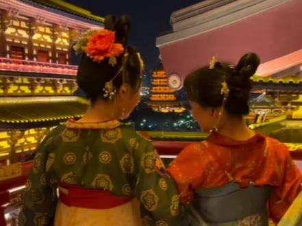 来洛阳参加唐宫夜宴啦 还是要穿汉服体验一下呀 #唐宫夜宴 #汉服 #古城
