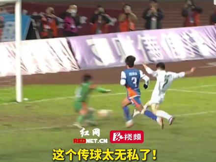 这个传球太无私了!“核武7”王博接蒋政传球,打破进球荒。郴州2-0领先湘西 #湘超 #湘超灵气时刻