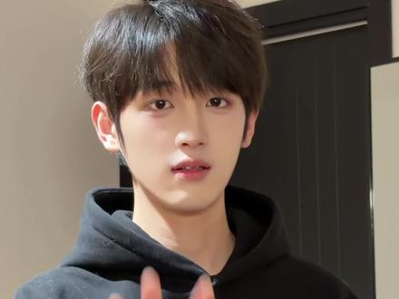 今天不唱歌,黑化一下#手搓颜料转场#cos#这个手搓变装太有趣了