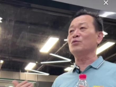 【远剑】“林高远父亲直播(一)”高远在曼谷站,使用了自己的球拍品牌——远剑。这是一款凝聚远父之爱的武器。请专家研发了近2年,由林父亲自监制。高远使用了适合自己数据的球拍(武器),及带着父亲深情之爱征战沙场,更加自信!【远剑】(二)主页找。
cr“远剑”抖音直播间
#林高远 #胖远 #樊振东 #周启豪 #走豪远