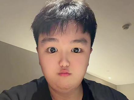 🐷又又又来了~#山西摇 #手势舞 #帅哥 #老淼淼