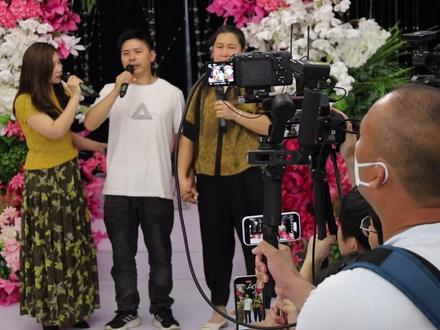 棉花糖爸爸”终于把棉花糖喂到了女儿嘴里#寻亲