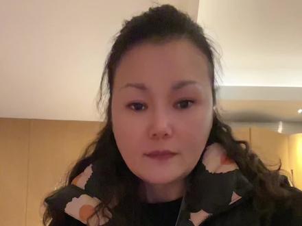 会打篮球的突然玩手球(没经过学习和训练的)绝对不行,最基本的对抗都不是一个级别的。