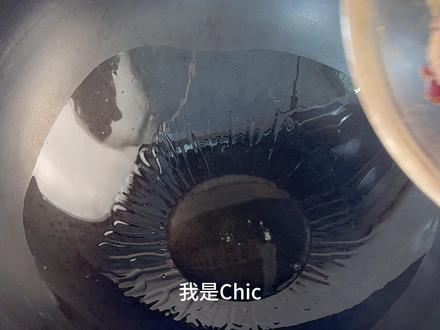 煎焗鸡的核心,高温锁汁 + 蒸汽渗透的热循环工艺 #家常菜教程 ##煎焗鸡 #鸡肉的神仙吃法 #一人食记vlog日常