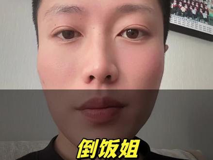 济南倒饭大姐这下彻底后悔了!本以为赶走卖卤肉饭的小伙,就能继续卖高价盒饭,结果全网愤怒,第二天一堆博主5元卖饭、免费送盒饭,就为治她!欺负底层小贩、垄断工地盒饭,这下彻底凉了!#济南倒饭大姐 #工地盒饭 #民生百态