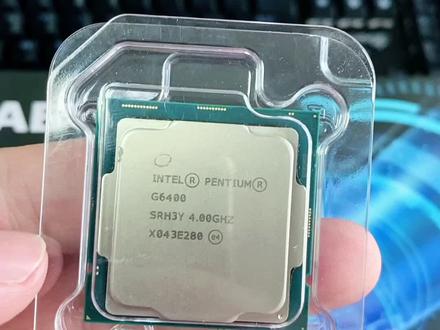 这个G6400有人说6代CPU,我跟大家说昂,根正苗红的10代昂,双核心四线程,我给大家测试下他能不能玩游戏昂