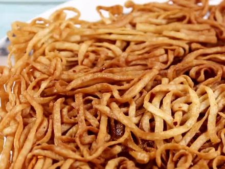 焦香酥脆的干脆面。再也不用去超市买了。只要挂面就搞定了 #美食 @嗨饭早餐