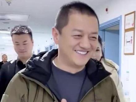 #嫣然医院传来新消息 面对患儿!李亚鹏难掩激动 “叔叔找了个新地址!带公园的” 网友纷纷报名:申请帮忙搬家 #嫣然天使儿童医院 #李亚鹏