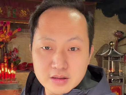 看懂这两个红色腰果才能发现万亿基金的秘密 圣杯就是两个红色腰果?对,但潮汕老板砸几千万前掷一下,求的不是神,是对赌不确定性前的最后一道风控。桥水基金达利欧天天算周期、算敬畏,一回事。有胆无识你还有50%生机,有识无胆胜率永远是0。不信看实盘——苍蝇药提前按周期布阵,全国6个仓,新疆运费比货贵也铺,这叫敬畏周期提前布局。有产品想走冷门评论扣1,有执行力想找产品评论扣2。主页置顶是真金白银砸出来的商业底牌,保你不死。
#圣杯 #敬畏周期 #风控逻辑 #达利欧 #短视频干货分享