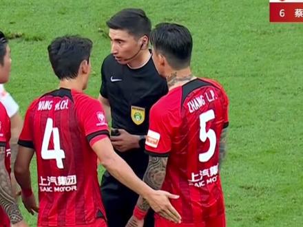 麦麦提江的经典执法!#球赛 #时刻