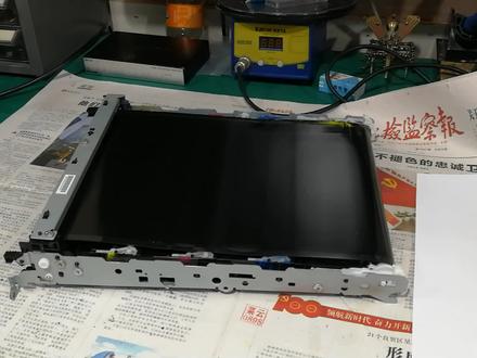 惠普彩色打印机出现转印带故障,三点在心直接拆机,挣钱全靠它!