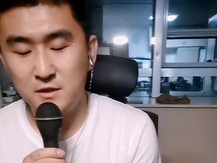 发个小调音台的评测视频,随便唱了两句听听效果(下次好好唱😁),手机内录直出。演出、直播、平时唱着玩儿都挺好,关键小巧方便携带、效果好、便宜还易上手。『国产雅马哈mg06x』#音乐 #正能量 #声卡 #直播 #调音台 #声卡 #声卡设备 #美奇 #美奇调音台直播 #唱歌 @抖音小助手