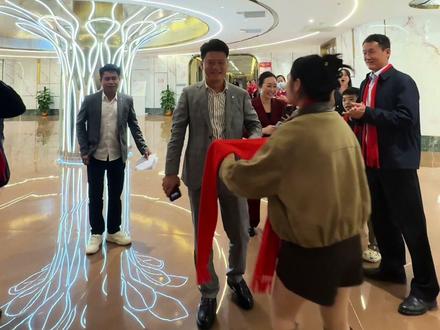 年会聚势,荣耀同行!
感谢符总厚爱,奖金暖心,
赵公子家人同心聚力,2026策马扬鞭,再创辉煌!#赵公子槟榔#赵公子年会 #符旺真 #奖金#工作日常记录