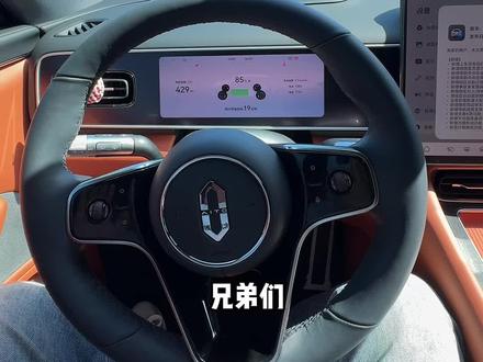 不知道咱们车外对话啥时候能有啊!这个行车记录仪更新确实不错!原来有过行驶中想看记录仪的情况!你们开通无麦k歌了么?#问界 #问界ota #问界m7 #常用常新 #车机更新