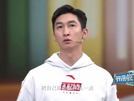 【#武大靖说每次回家会故意弄乱屋子 】当冠军、拿金牌,意味着为国争光,也意味着超越自我。但对运动员的家人来说,这可能也意味着长久的分离。武大靖在《开讲啦》说,自己已经十六年没有回家过年了。为了让妈妈有满足感,他有时候还会特地把屋子弄得乱一点。你能理解这种向家人表达爱的特殊方式 吗?快来评论区留言。#金牌背后是十六年没有回家过年