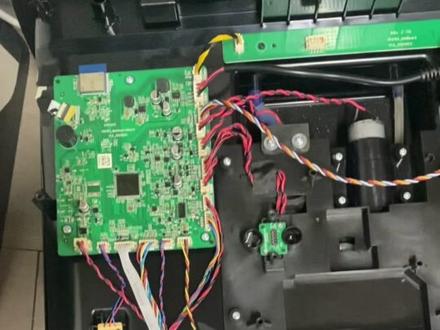 科沃斯X1扫地机器人基站不吸污水提示水满
天津同行寄来维修科沃斯X1扫地机器人大基站,故障表现是出水正常但是污水不吸走,基站提示清洁槽水满。
同行维修师一通排查和检测最后没能找到故障点,只能寄来继续研究。
收到检测结论是污水气泵隔膜漏孔,无法形成负压导致。
整个污水管路节点都清理一遍确保不漏气。#科沃斯扫地机器人 #科沃斯X1 #科沃斯X1基站不吸污水 #科沃斯基站清洁槽水满 #科沃斯扫地机器人基站维修