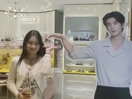 就让追星追到正缘的我们#张凌赫 #追星 #我担秒了全世界 #线下 #fyp