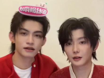 普普的手不甚灵活,每次比心都贡献名场面,哈哈哈#郝熠然 #云旗 #云熠星河 #52 #2026跨年