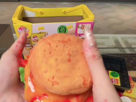 zuru 汉堡 #食玩 一个手残党 居然还能完成👍 制作过程还是挺好玩的 四连 3bbX🧧#好物推荐🔥 #vlog日常 #开盲盒 #捏捏乐 @DOU+小助手