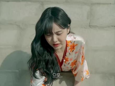 美女主播意外被卡在墙洞里。#剧情