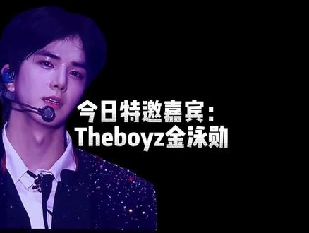 一个月带你听懂kpop爱豆演唱会talk1️⃣!
今日特邀嘉宾:Theboyz金泳勋
今日语法和词汇总结:
1️⃣멤버들 (mem-beo-deul)。意思是“成员们”,member的音译。
2️⃣땀 (ttam)。意思是“汗”。比如“땀이 나요”就是“出汗”。在演唱会现场,可能会说“땀이 장난 아니에요”,意思是“汗流得不得了”。
3️⃣덥다 → 더워 (deo-wo)。덥다 是形容词“热”,变成现在时口语就是 더워。“오늘 너무 더워요” → “今天太热了”。
4️⃣아직 (a-jik)。意思是“还、仍然”。比如“아직 학생이에요” → “我还是学生”。在这里是“아직 안 덥잖아요”,就是“还不热嘛”。
5️⃣-잖아요 (jjan-a-yo)。这个语法点很常见,用来强调“不是这样嘛”。带点撒娇和确认的语气,比如“맞잖아요~” → “对的嘛~”。
6️⃣시원하다 (si-won-ha-da)。意思是“凉快、清凉”。在 Talk 里就是“시원하지 않아요?” → “不凉快吗?”
7️⃣-지 않아요? (ji an-a-yo)。这是常见的否定形式,意思是“不是……吗?”。比如“재밌지 않아요?” → “不好玩吗?”。
8️⃣에어컨 (e-eo-keon)。意思是“空调”,是英语“air-con”的音译。
9️⃣세게 (se-ge)。意思是“用力地、强烈地”。比如“문을 세게 닫다” → “用力关门”。在这里是“空调开得很强”。
🔟-했는데? (haet-neun-de)。这个结尾语气很有特点,表示“我明明已经做了,可是……”。比如“공부 열심히 했는데?” → “我明明很努力学习了呀?”
1️⃣1️⃣아니에요 (a-ni-e-yo)。就是“不是吗?”、“不是这样吗?”。在舞台上,爱豆经常会用这个来跟粉丝互动确认。
👉 总结一下:整段 Talk 就是成员们担心粉丝热不热,然后确认说“明明我已经把空调开到最大了呀,不是吗?” 很典型的舞台互动
✨今日演唱会视频出处:Theboyz250808 TheBlaze首尔演唱会
💖本系列会持续更新,欢迎在评论区讨论、指正,共同进步✊
#kpop #韩语学习 #theboyz #金泳勋 #演唱会