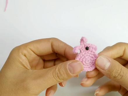 编织平面小兔子,非常简单实用,线头就可以钩一个人