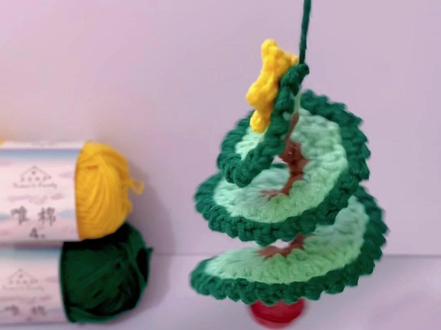 会旋转的圣诞树教程来啦。
🧶:四股唯棉@苏苏姐家官方旗舰店
色号:52、80、06、34、77、09、23
图解:🍠陈小陈陈陈
#钩织小物件 #教程 #圣诞礼物 #挂件 #挂饰挂件