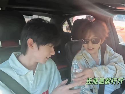 马嘉祺和他的贴心小棉袄~#马嘉祺 #贺峻霖