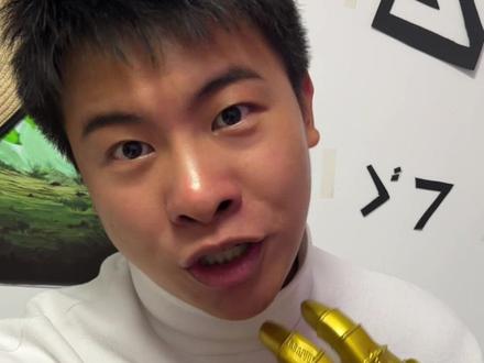 看我正确用法 很多人不知道灭霸手套怎么使用,今天我教各位鸡丝正确用法,其实它的正确用法是打响指可以变成奥特曼#奥特曼 #奥特曼变身 #奥特曼正义降临