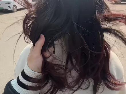 第一次坐女朋友的后座应该抓哪里比较好呢?@DOU+小助手 #情侣