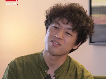 【相约上视节】第30届上海电视节于6月23日至27日举行,日本纪录片导演竹内亮担任本次白玉兰奖纪录片类别评委。竹内亮生活在中国12年,这12年中国的发展对他来说有什么变化?他留在中国的原因又是什么?#上海电视节#媒体精选计划