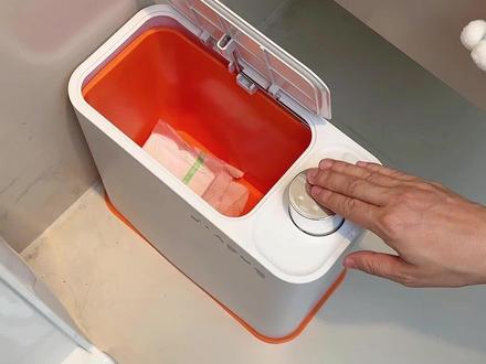 厕所垃圾桶一定要带盖,这样能避免尴尬垃圾和异味 #垃圾桶 #按压垃圾桶 #带盖垃圾桶