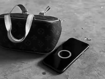 手机成精!主人不在家没事就上地上嘎油嘎油#搞笑#抽象 #嘎油嘎油 #猎奇