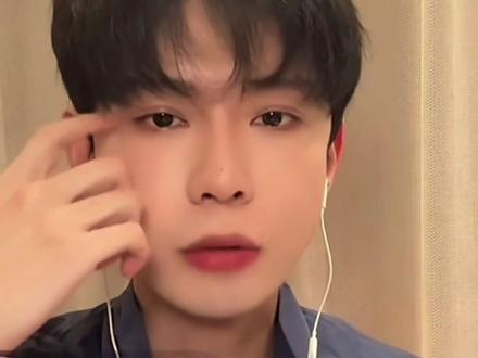 沉思老师去给警察哥哥送跑车💗💗老乡有空咱也播一下 #黄浩雯#沉思#向全世界安利沉思#向全世界安利黄浩雯@沉思ChenSi @黄浩雯
