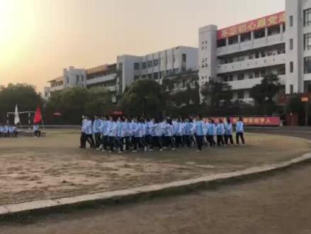 太和二中高一26班的孩子表演体操,真的是齐刷刷的一片,希望你们长大以后都能考上理想的大学,我为孩子和老师点赞