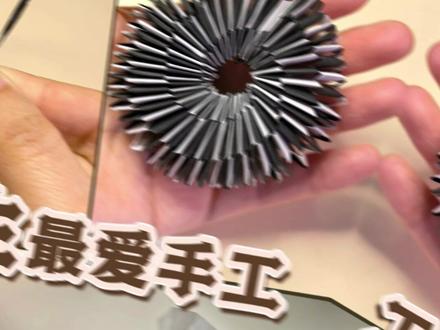 🎁4款0成本男生快乐玩具,最后一个我玩了20遍! 👦 男生快乐,就是这么简单!今天一口气做了4款超有意思的手工小玩具,每款都让身边的男生(从8岁到38岁)玩到停不下来👇
💬 互动:你小时候做过哪种纸玩具?评论区告诉我,下次出进阶版!
全部0成本!材料你家就有快@你那个手痒的兄弟#手工玩具 #男生快乐就这么简单 #解压神器 #变废为宝
#男生手工 #解压玩具 #童年回忆杀 #手工diy