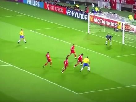 " 神级踩单车过人“#小罗 #过人