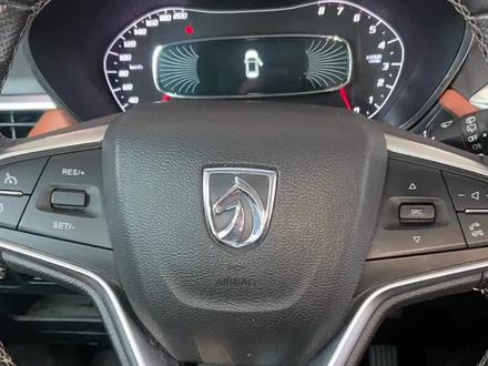 宝骏510档杆防尘套拆装方法