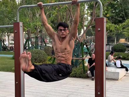 #日常训练 #漫步慢双 #优雅永不过时 真男人从不扣腕。