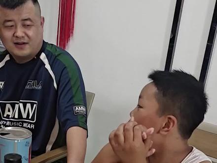 哈哈 大哥跟老三聊以前 老三还有点不好意思了#@娥哥 @娥嫂 @娥哥日常 @