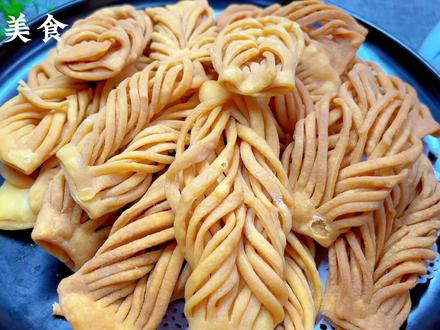 农村老妈用了30年炸翻花麻叶配方,咬一口酥脆掉渣,放半年不回潮#美食教程 #美食推荐 #面食分享 #美食 #面食 #自制小零食 #抖音美食创作人