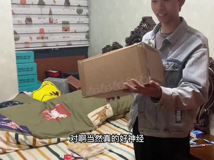 给老弟配了双闪电骑行鞋,瞧他那不值钱的样子,一看就开心坏了! #骑行装备 #闪电 #记录生活 #开箱视频